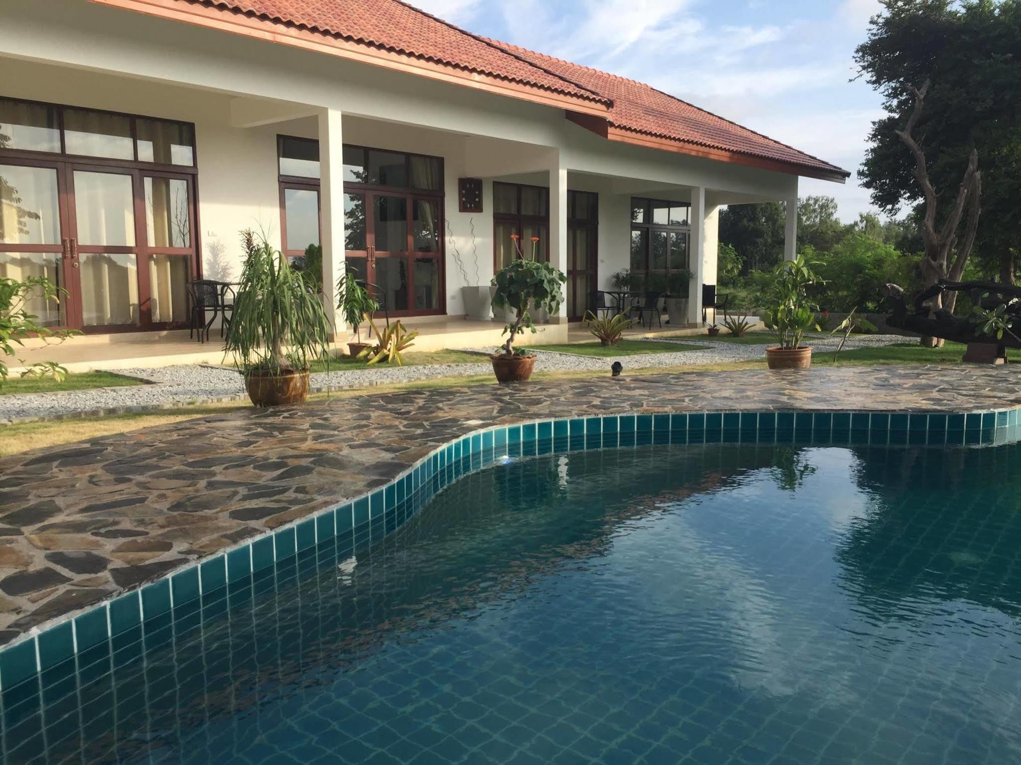 Tree Roots Retreat Hotel Rayong Exterior photo
